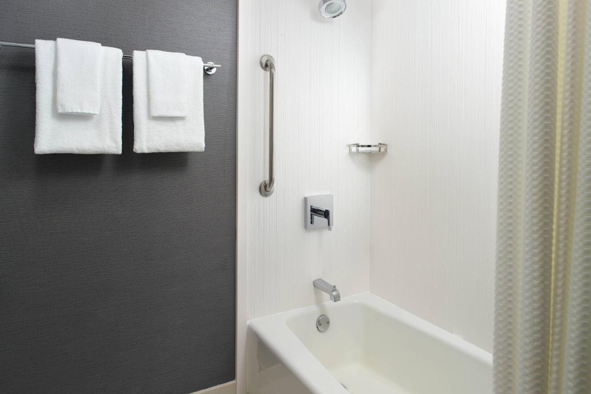 Hotel Courtyard By Marriott Raleigh Midtown Exterior foto