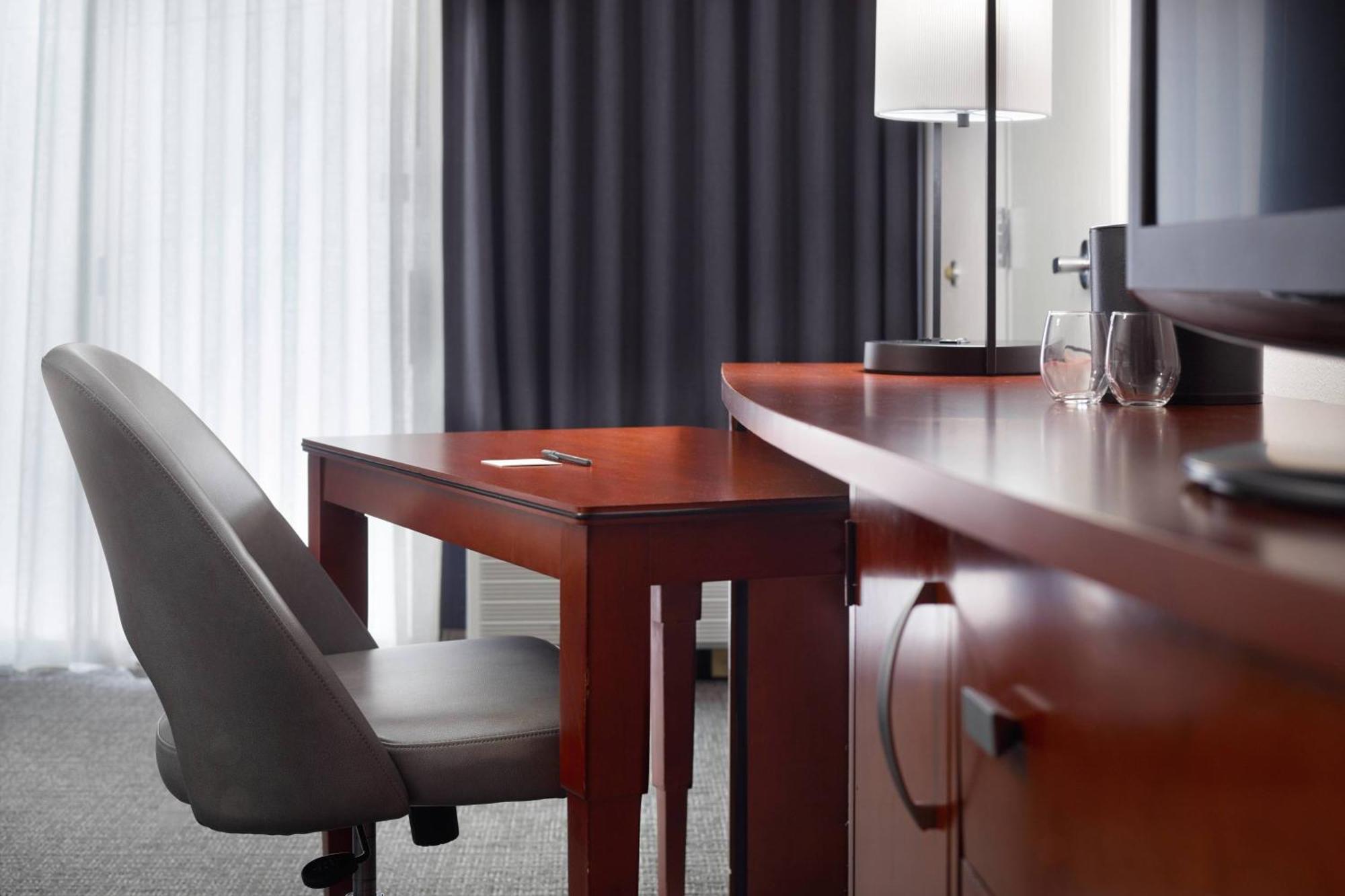 Hotel Courtyard By Marriott Raleigh Midtown Exterior foto